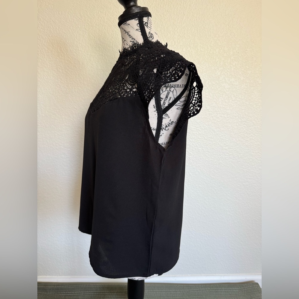 Elegant Black Lace Women's Top - Picture 5 of 9